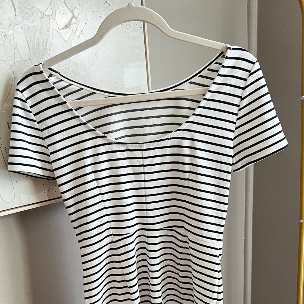 Banana Republic Casual Summer Sheath Bodycon Dress Short White Navy Blue Striped